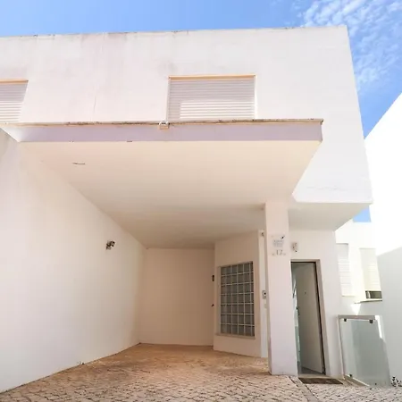 Lovelystay - Divine 3bdr Duplex House W/ Pool & Garden *