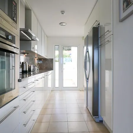 Holiday home Lovelystay - Divine 3bdr Duplex House W/ Pool & Garden