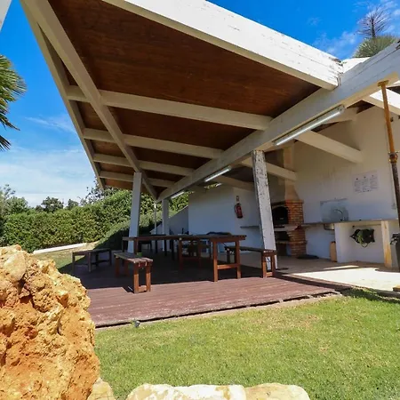 Lovelystay - Divine 3bdr Duplex House W/ Pool & Garden *