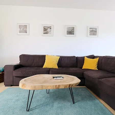 Lovelystay - Divine 3bdr Duplex House W/ Pool & Garden Holiday home Patroves