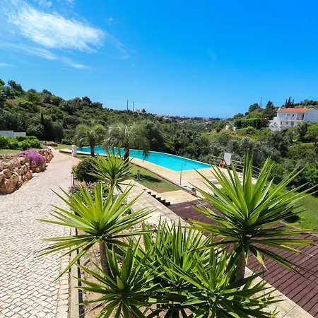Holiday home Lovelystay - Divine 3bdr Duplex House W/ Pool & Garden *