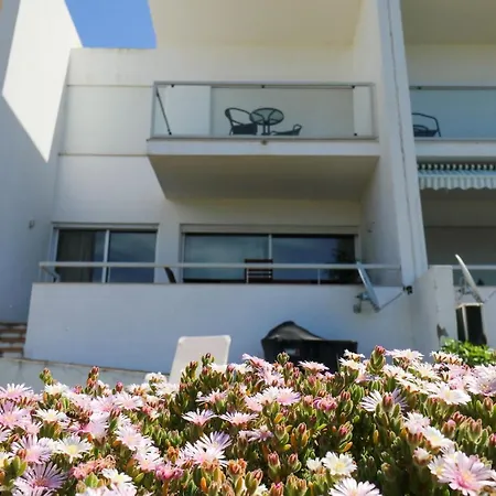 Holiday home Lovelystay - Divine 3bdr Duplex House W/ Pool & Garden *