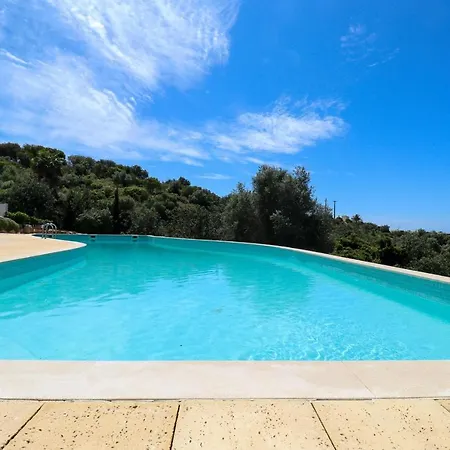 Lovelystay - Divine 3bdr Duplex House W/ Pool & Garden Holiday home *